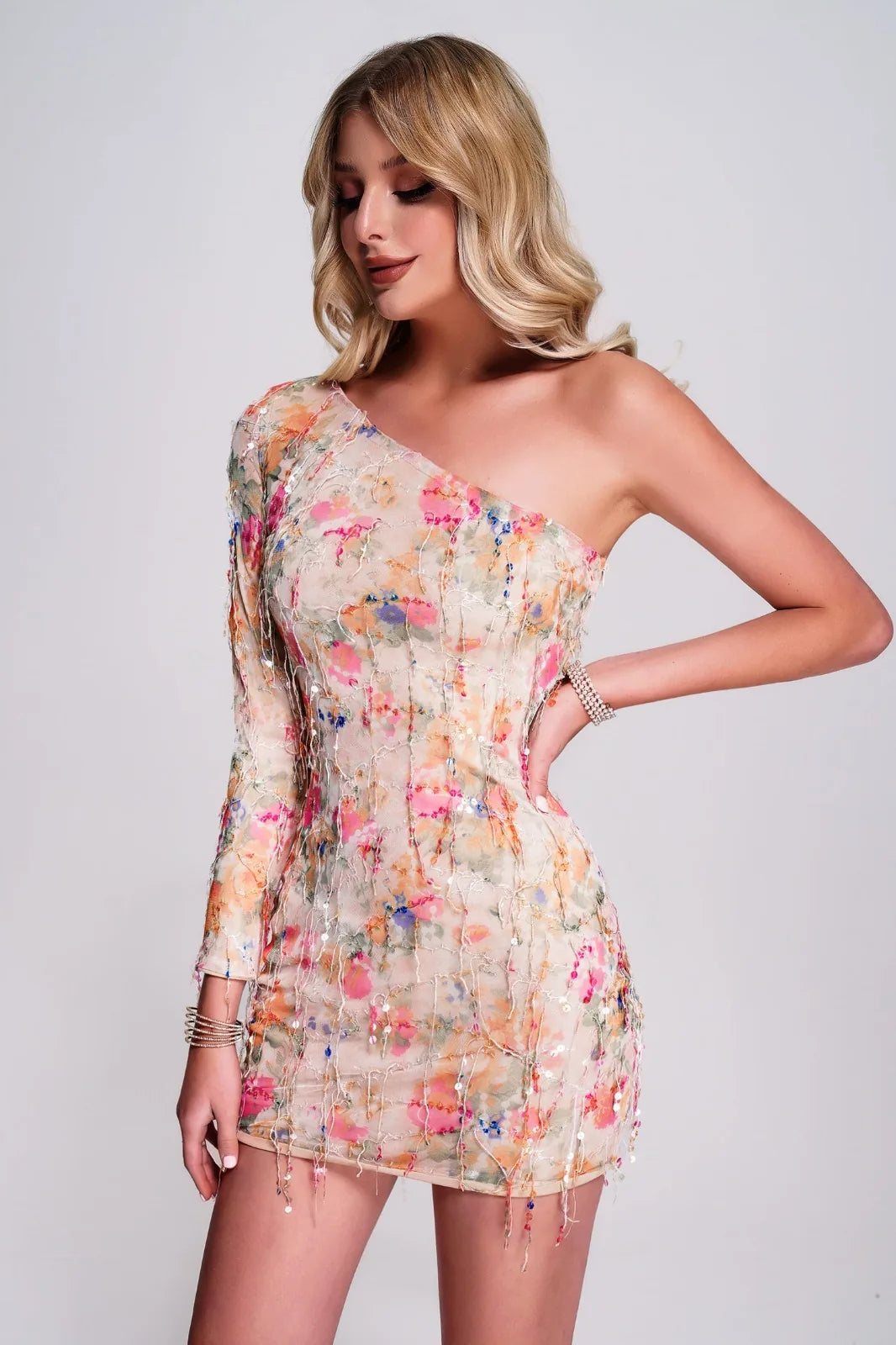 Rochie Mini Elyse – detaliu imprimeu floral și plasă cu paiete