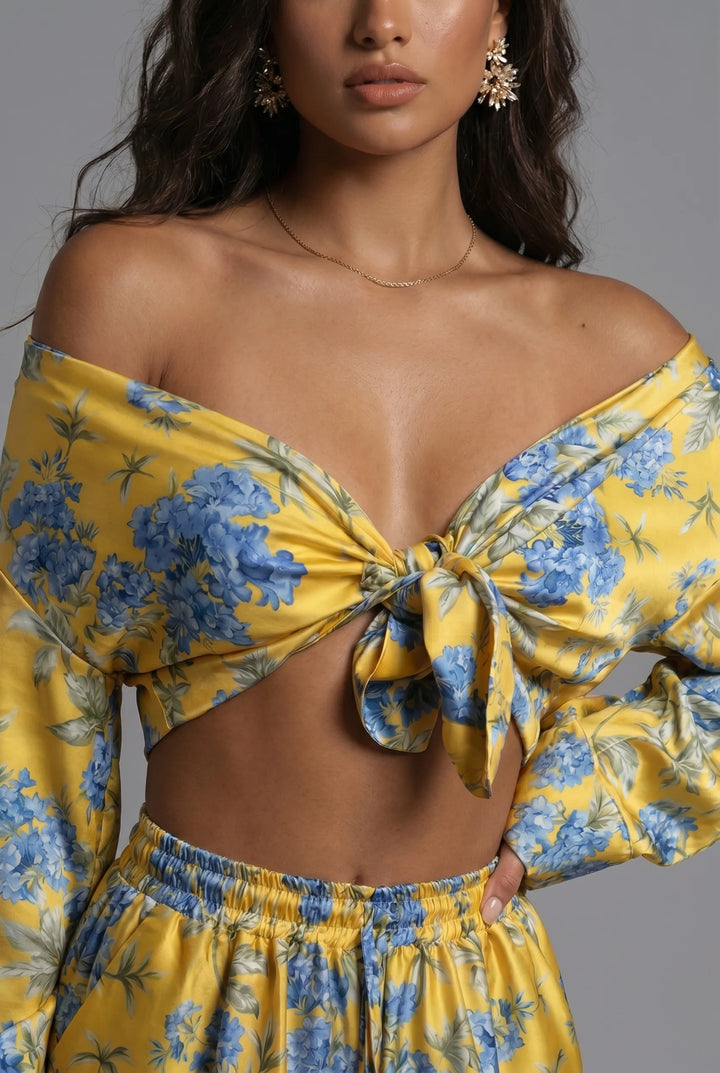 Set Satinat Tokyo – detaliu imprimeu floral galben și albastru pe satin